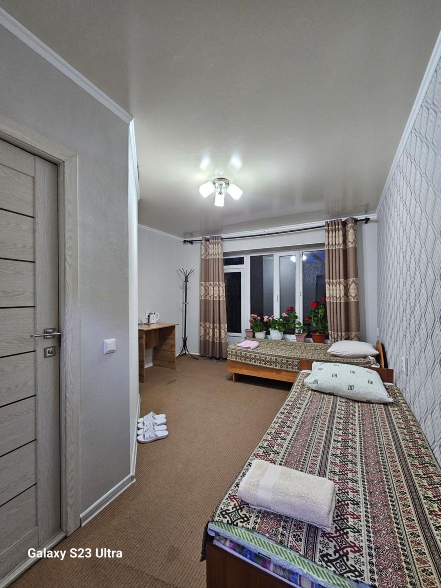 Guest House Mira Kochkor Екстер'єр фото
