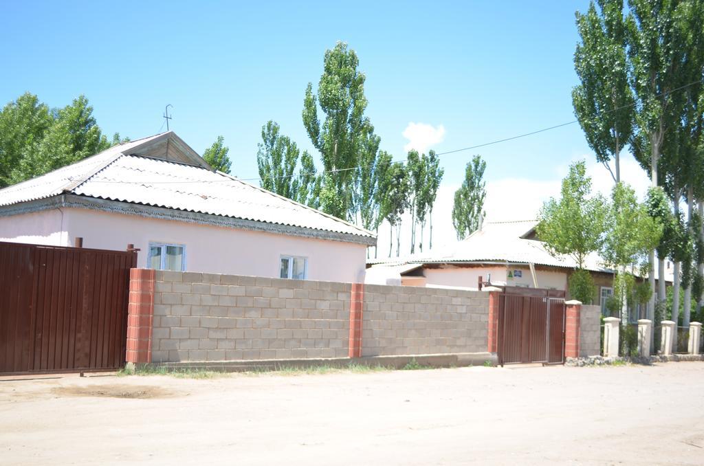 Guest House Mira Kochkor Екстер'єр фото
