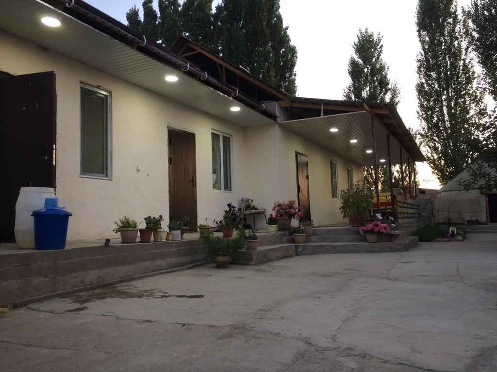 Guest House Mira Kochkor Екстер'єр фото