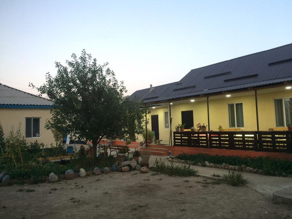 Guest House Mira Kochkor Екстер'єр фото